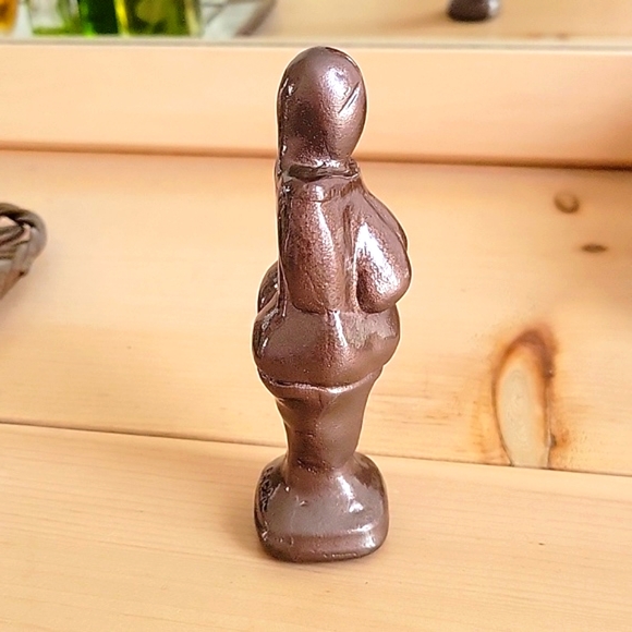 Venus of Dolni Vestonice Statuette Signed - Picture 2 of 7